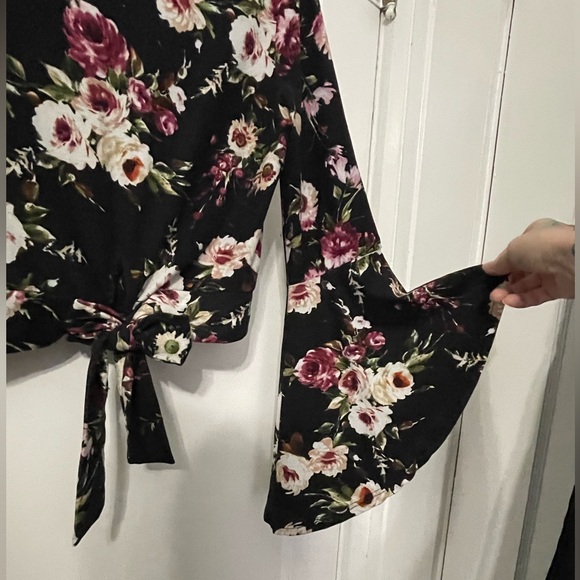 Vtg Bell Sleeve Crop Top - Picture 4 of 4